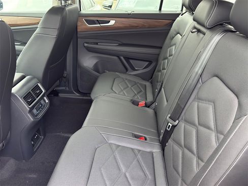New 2026 Volkswagen Atlas SE image 28