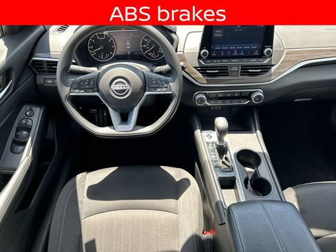 Used 2025 Nissan Altima 2.5 SV FWD image 27