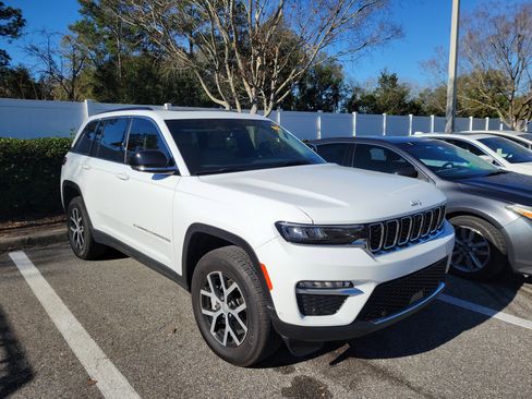 Used 2025 Jeep Grand Cherokee Limited w/ Luxury Tech Group II image 8