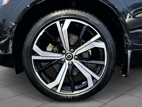 Used 2023 Volvo XC60 B5 Ultimate w/ Climate Package image 10