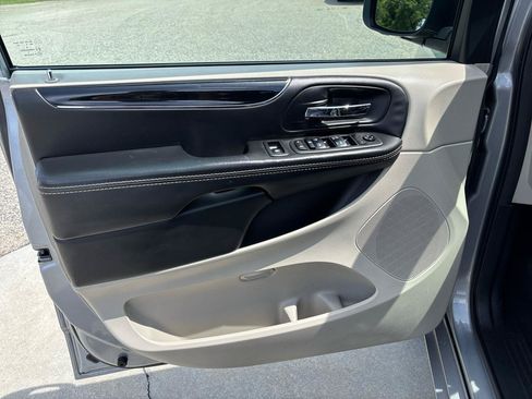 Used 2018 Dodge Grand Caravan SXT FWD image 20