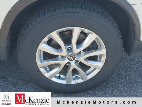 Used 2018 Nissan Rogue SV FWD image 31