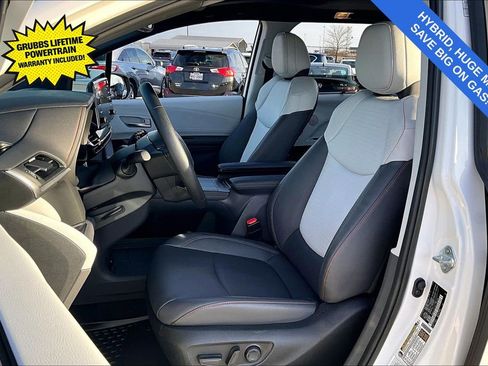 Used 2024 Toyota Sienna XSE image 34