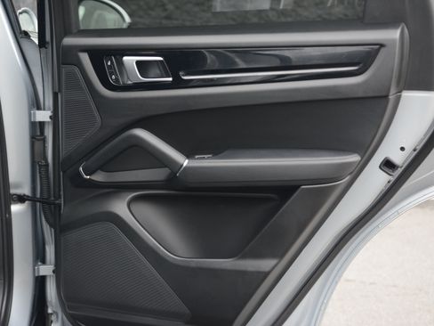 Certified 2023 Porsche Cayenne AWD/4WD image 34