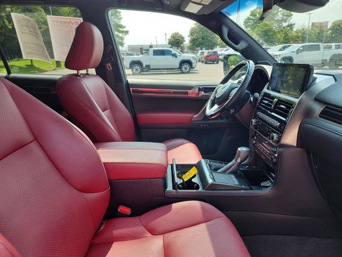 Used 2023 Lexus GX 460 Luxury w/ Accessory Package AWD/4WD image 7