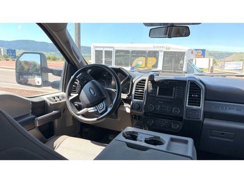 Used 2018 Ford F350 XLT AWD/4WD image 8