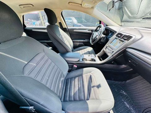 Used 2018 Ford Fusion SE w/ Fusion SE Technology Package FWD image 14