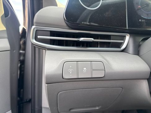 Used 2024 Hyundai Elantra SEL FWD image 13