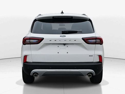 Used 2025 Ford Escape SE image 6