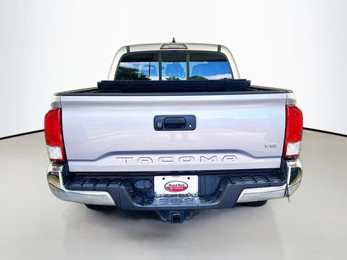 Used 2017 Toyota Tacoma SR5 w/ Tow Package RWD image 6