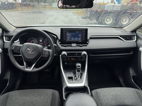 Used 2021 Toyota RAV4 XLE w/ XLE Grade Weather Package AWD/4WD image 21