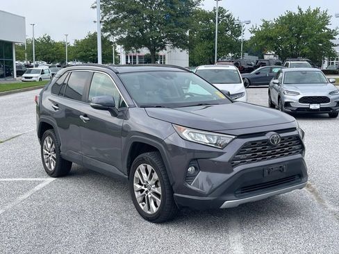 Used 2019 Toyota RAV4 Limited AWD/4WD image 3