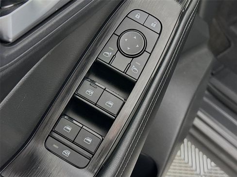 Used 2025 Nissan Rogue SV AWD/4WD image 19