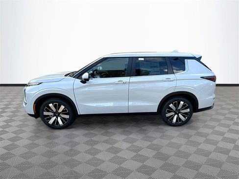 New 2026 Mitsubishi Outlander SE image 4
