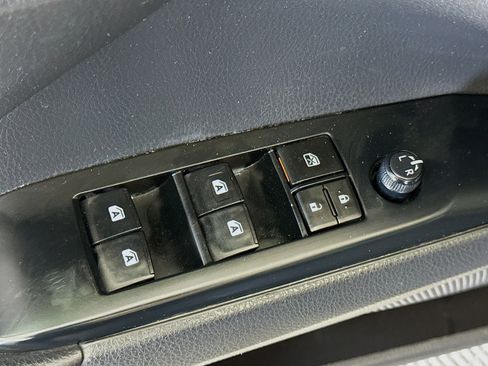 Used 2020 Toyota Camry SE FWD image 23
