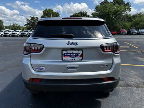 Used 2024 Jeep Compass Latitude AWD/4WD image 8
