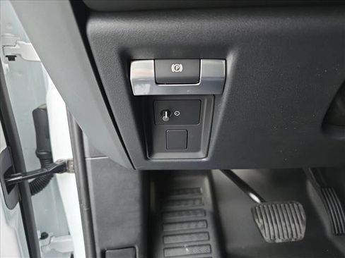 New 2026 Land Rover Defender 110 X-Dynamic SE image 25