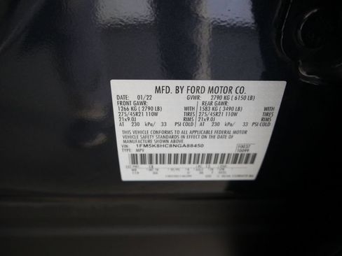 Used 2022 Ford Explorer Platinum w/ Equipment Group 601A AWD/4WD image 18