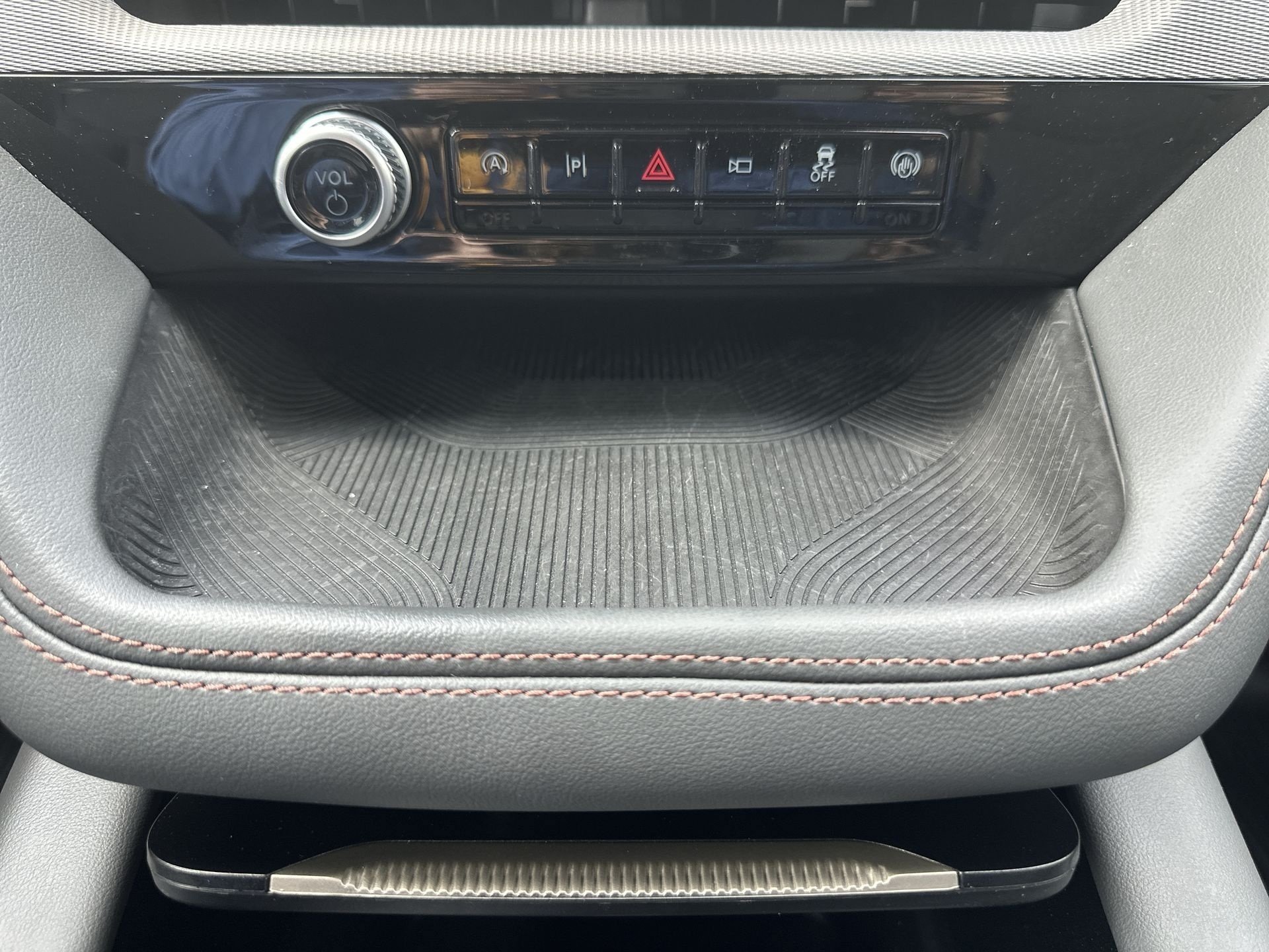 Used 2025 Ford Explorer Active RWD image 34
