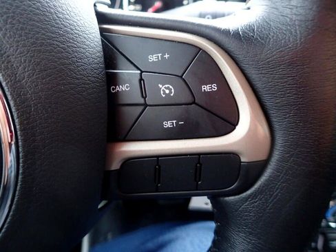 Used 2016 Jeep Renegade Latitude image 16