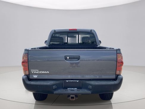 Used 2014 Toyota Tacoma 4x4 Regular Cab image 3