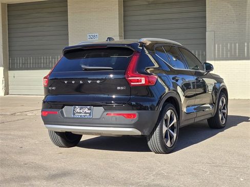 Used 2025 Volvo XC40 B5 Core image 9