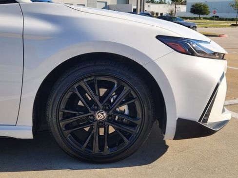 Used 2025 Toyota Camry XLE image 8