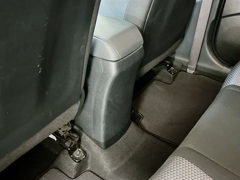 Used 2025 Kia Soul LX w/ LX Technology Package FWD image 27