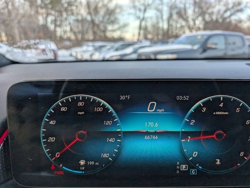 Used 2022 Mercedes-Benz GLB 250 4MATIC image 24