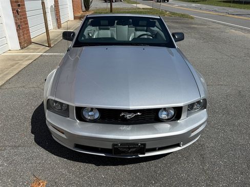 Used 2009 Ford Mustang GT RWD image 13