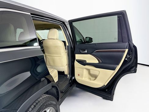 Used 2015 Toyota Highlander Limited image 33