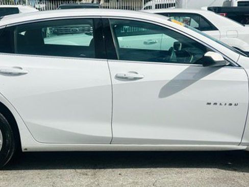 Used 2021 Chevrolet Malibu LT image 6