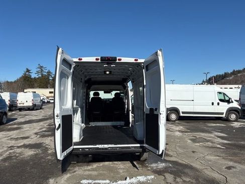 Used 2025 RAM ProMaster 2500 w/ Convenience Group image 15