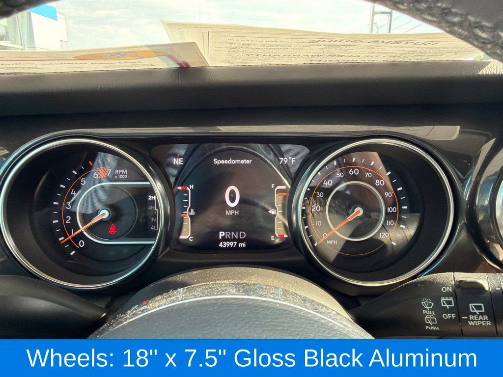 Used 2021 Jeep Wrangler Unlimited Sahara AWD/4WD image 22