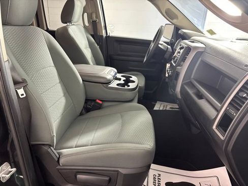 Used 2018 RAM 1500 ST w/ SXT Appearance Group AWD/4WD image 32