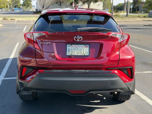 Used 2018 Toyota C-HR XLE image 3