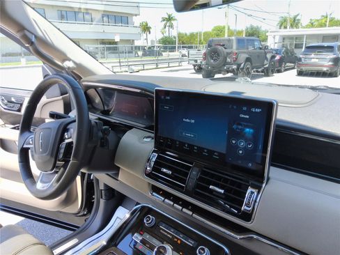 Certified 2024 Lincoln Navigator L Reserve AWD/4WD image 29