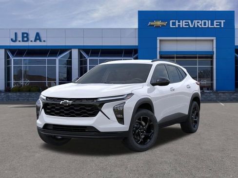 New 2026 Chevrolet Trax LT w/ Driver Confidence Package FWD image 6