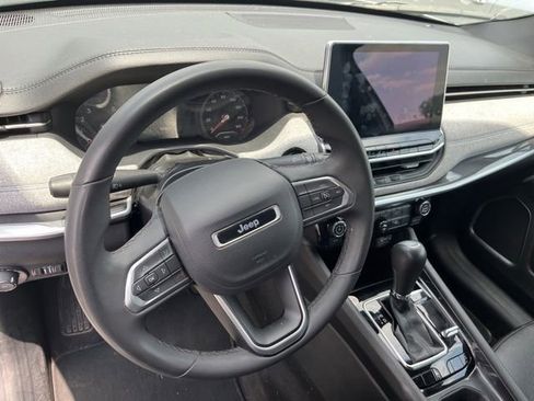 Used 2024 Jeep Compass Latitude AWD/4WD image 9