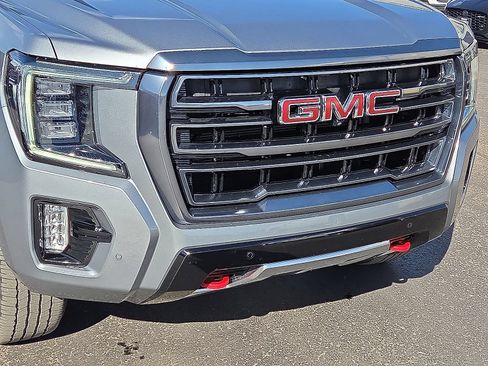 Used 2023 GMC Yukon AT4 w/ AT4 Premium Package AWD/4WD image 9