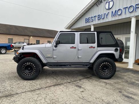 Used 2015 Jeep Wrangler Unlimited Sahara w/ Connectivity Group image 3