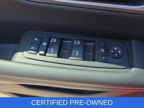 Used 2025 Chrysler Pacifica Limited image 28