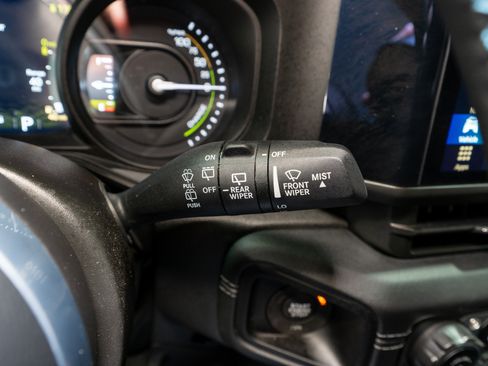 Used 2024 Jeep Wrangler High Altitude AWD/4WD image 31