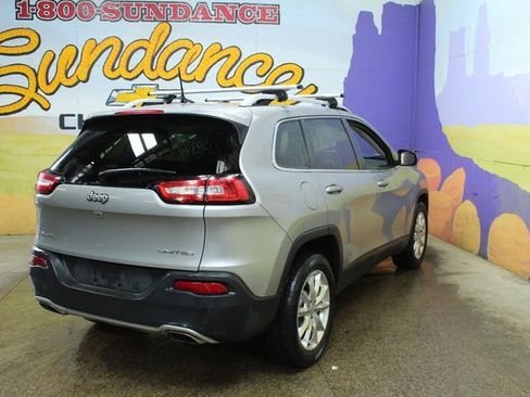 Used 2017 Jeep Cherokee Limited image 8