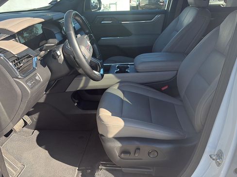 Used 2024 GMC Acadia Elevation image 10