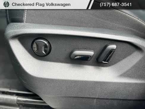 Used 2025 Volkswagen Atlas SE FWD image 22