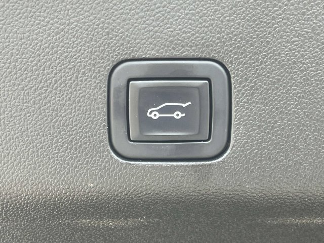 Used 2023 GMC Yukon Denali Ultimate AWD/4WD image 13