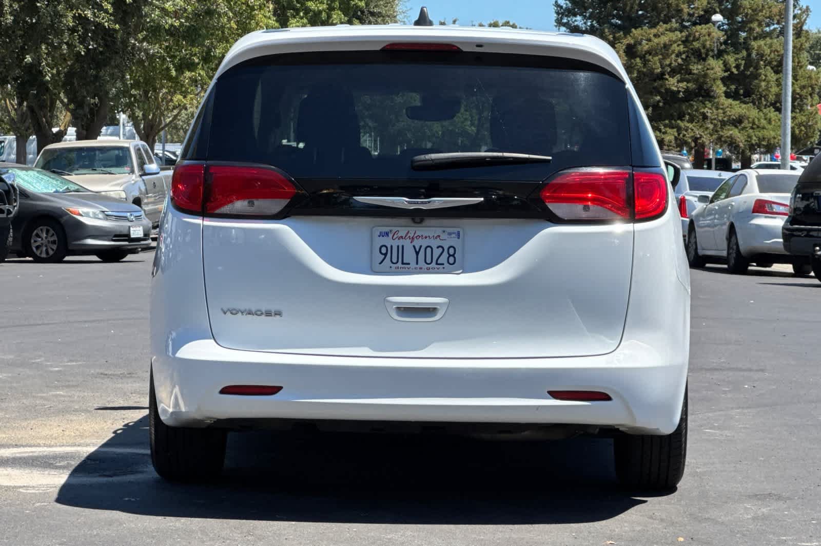 Used 2023 Chrysler Voyager LX FWD image 7