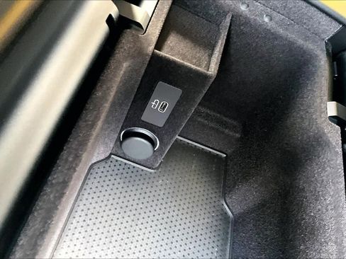 Used 2024 BMW 840i xDrive Coupe w/ Driving Assistance Package image 40