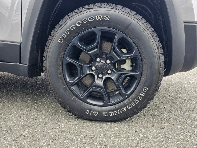 Used 2022 Jeep Cherokee Trailhawk w/ Premium Leather Package AWD/4WD image 9